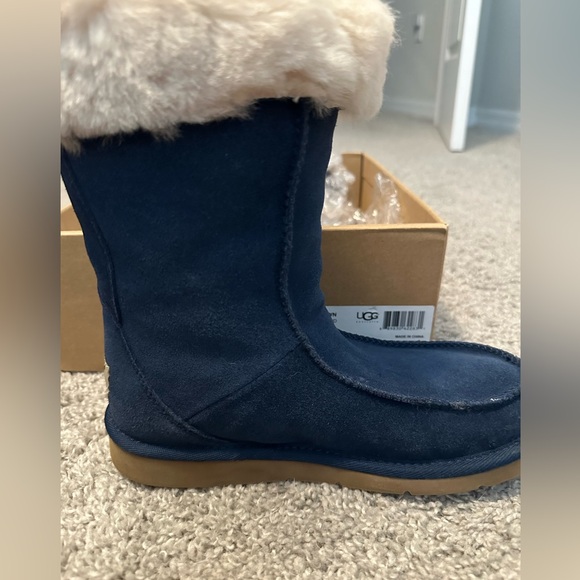 Ugg Boots - Downtown - Picture 4 of 9